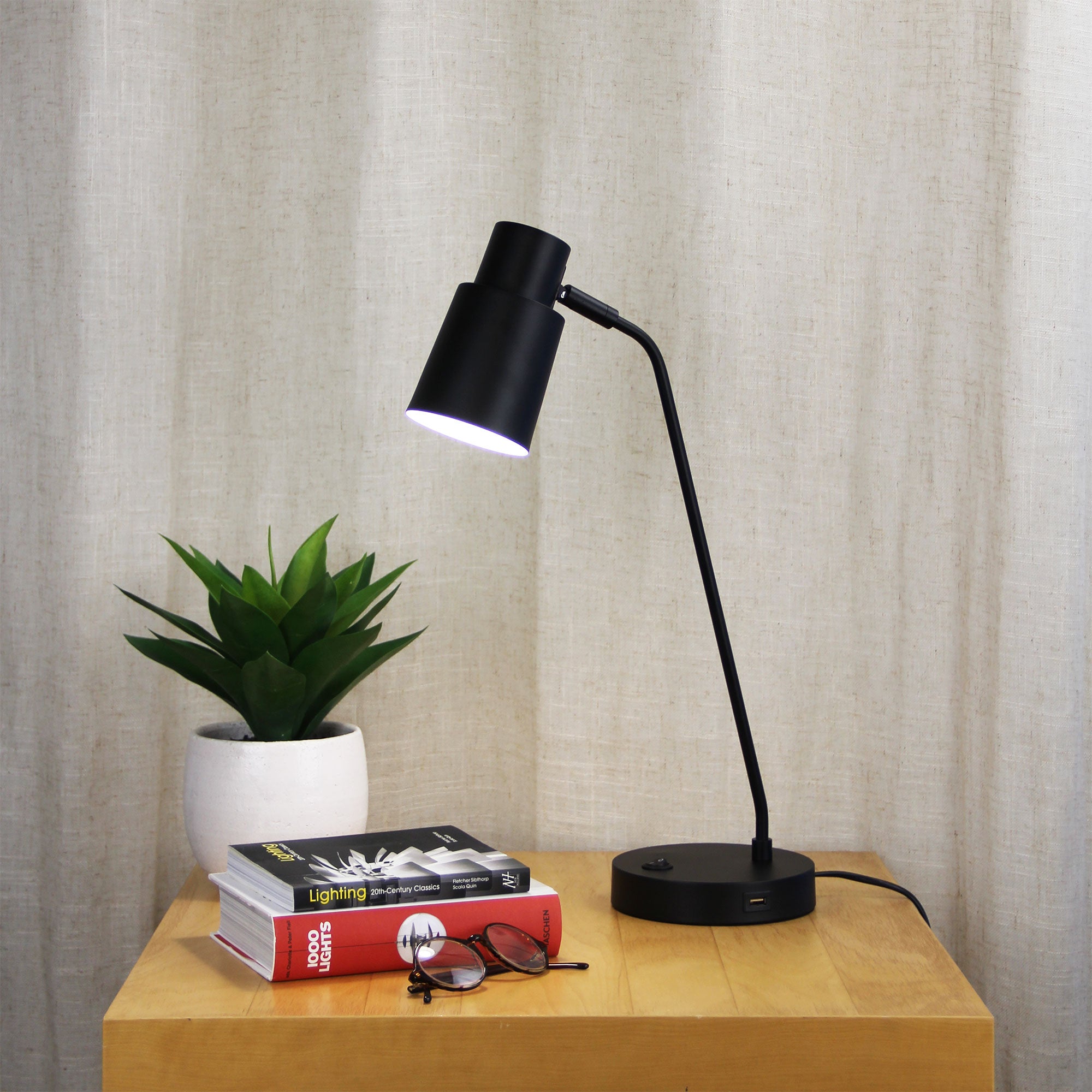 Rik Desk Lamp With USB Black - Mases LightingOriel Lighting