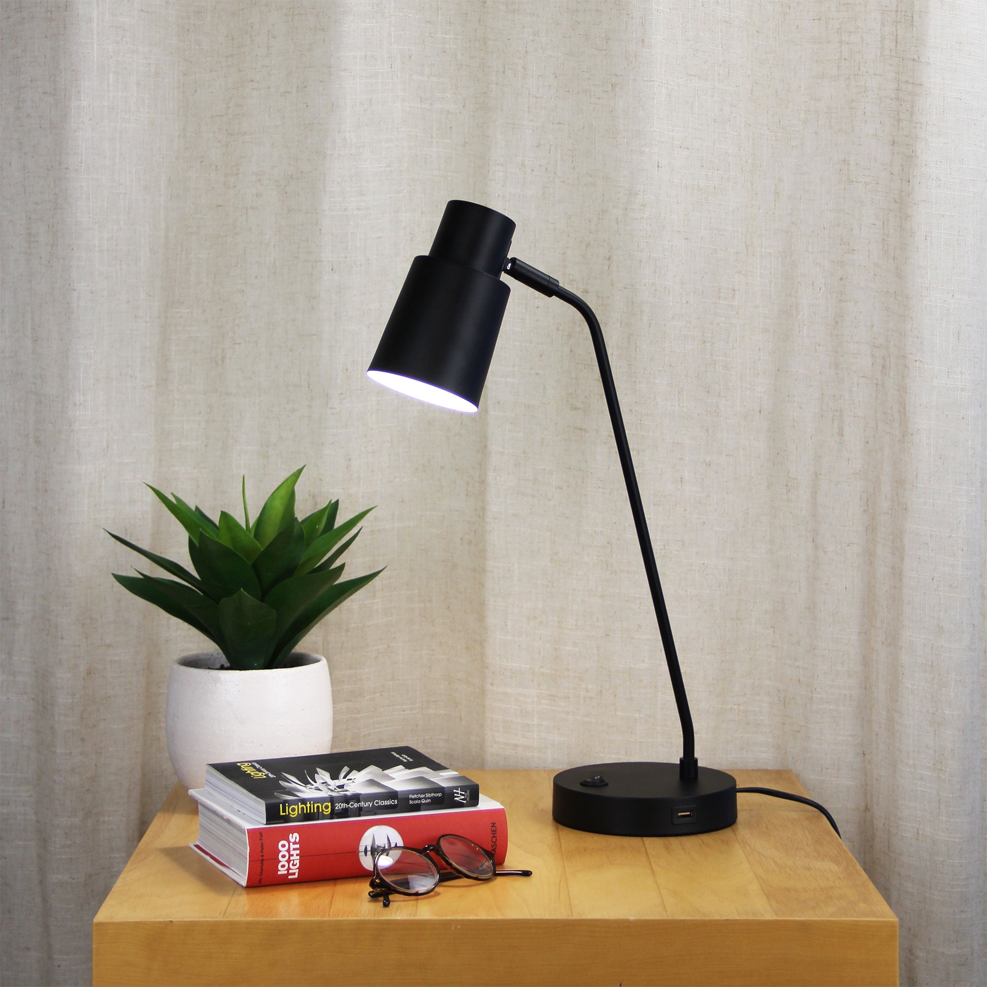 Rik Desk Lamp With USB Black - Mases LightingOriel Lighting