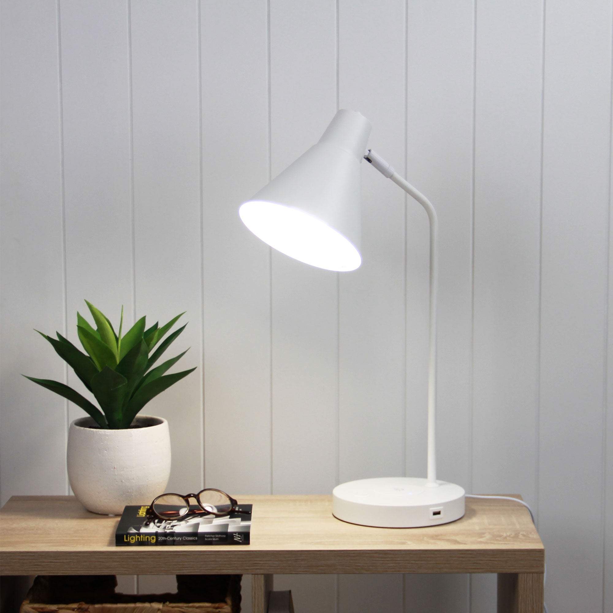 Targa Desk Lamp White With USB+ - Mases LightingOriel Lighting