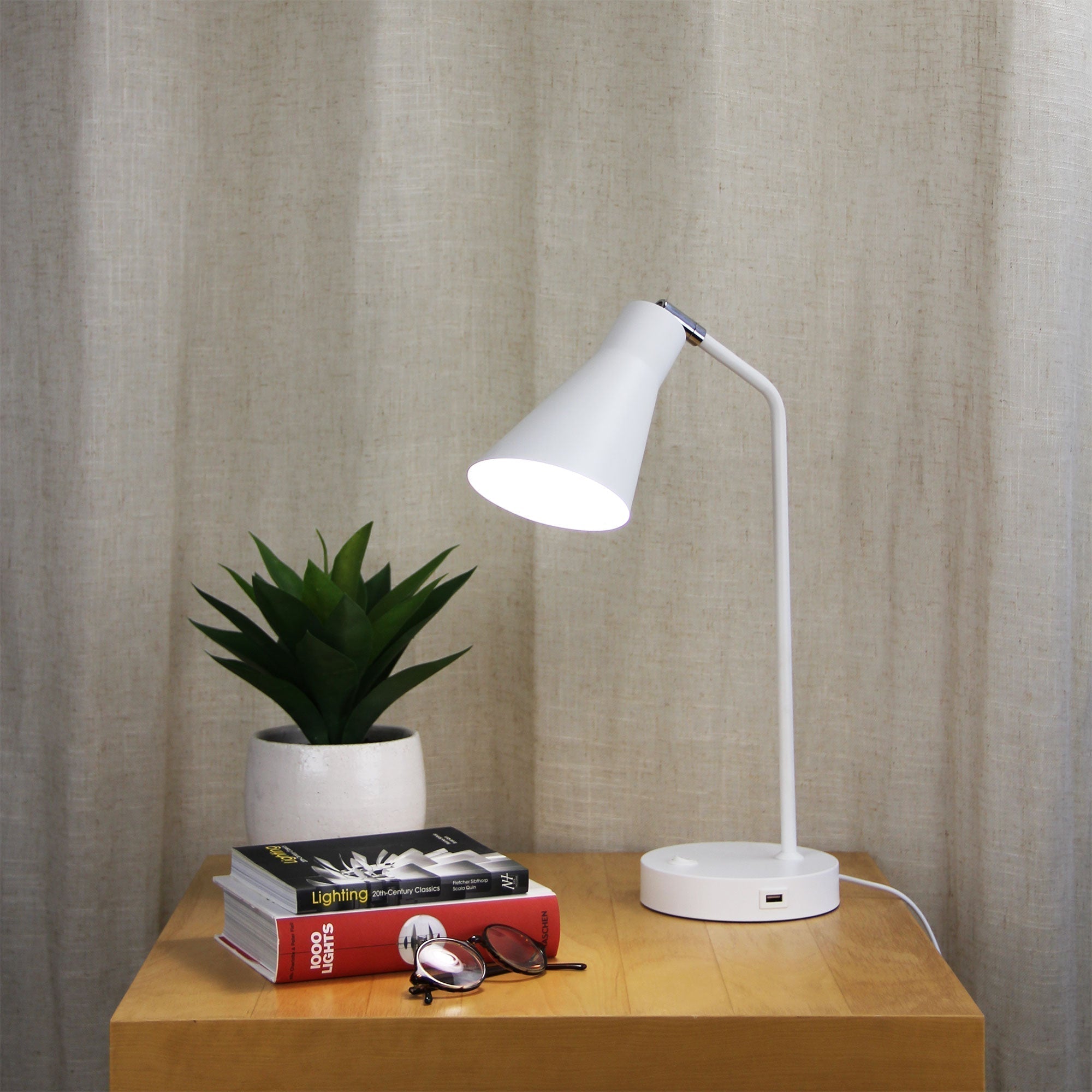 Thor Desk Lamp With USB White - Mases LightingOriel Lighting