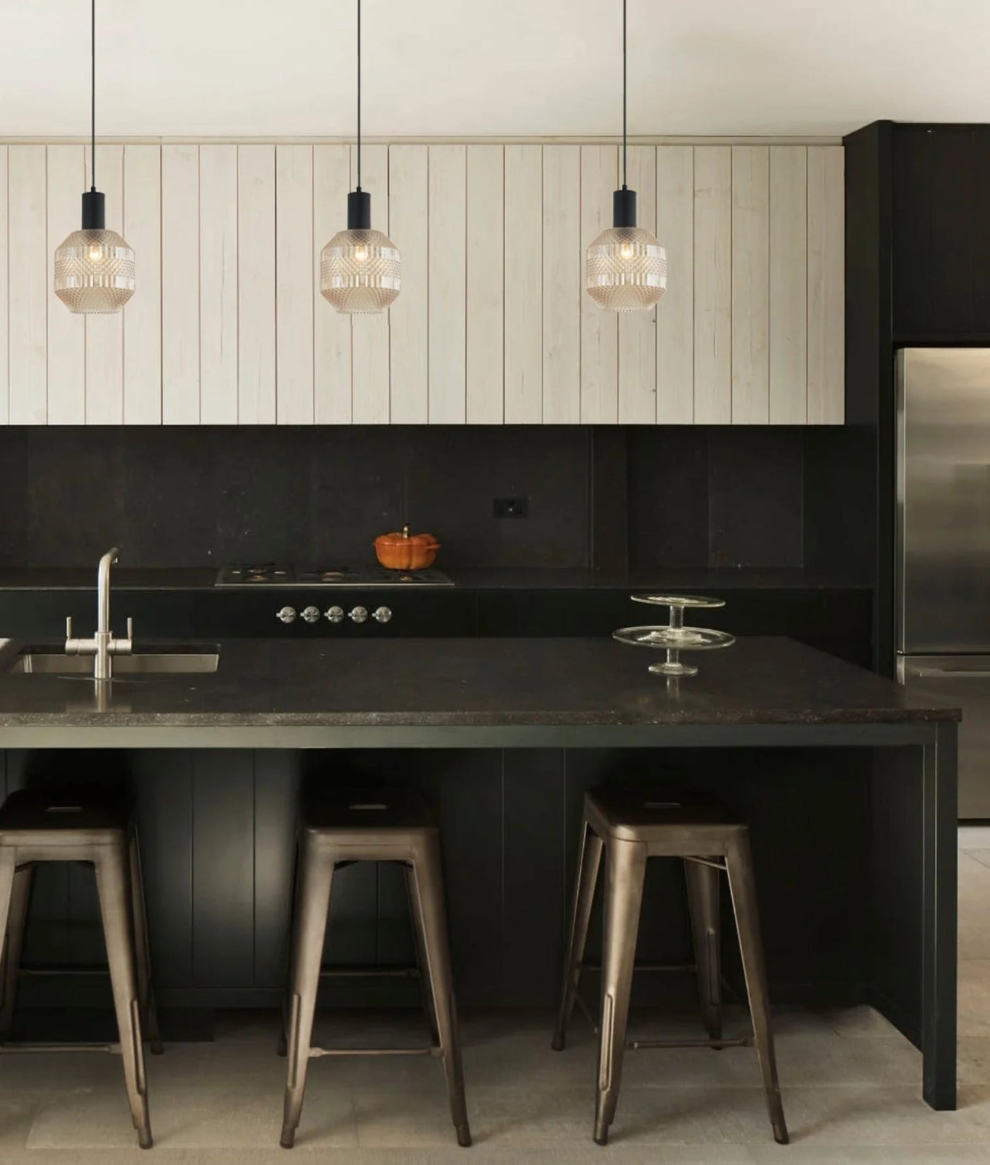 CLA MARACA: Interior Glass Jar With Quadrilateral Segment Pendant Lights - Mases LightingCLA