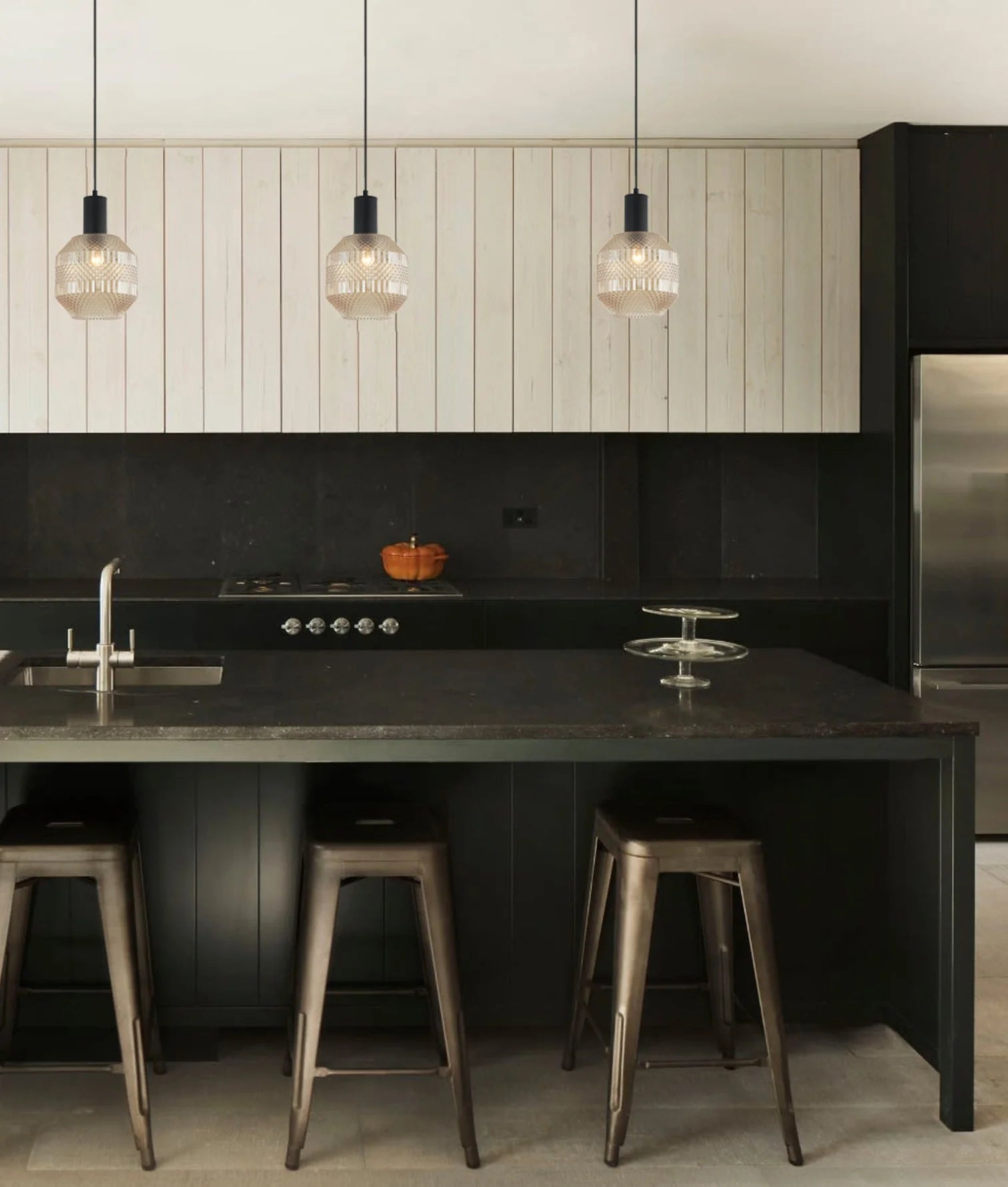 CLA MARACA: Interior Glass Jar With Quadrilateral Segment Pendant Lights - Mases LightingCLA